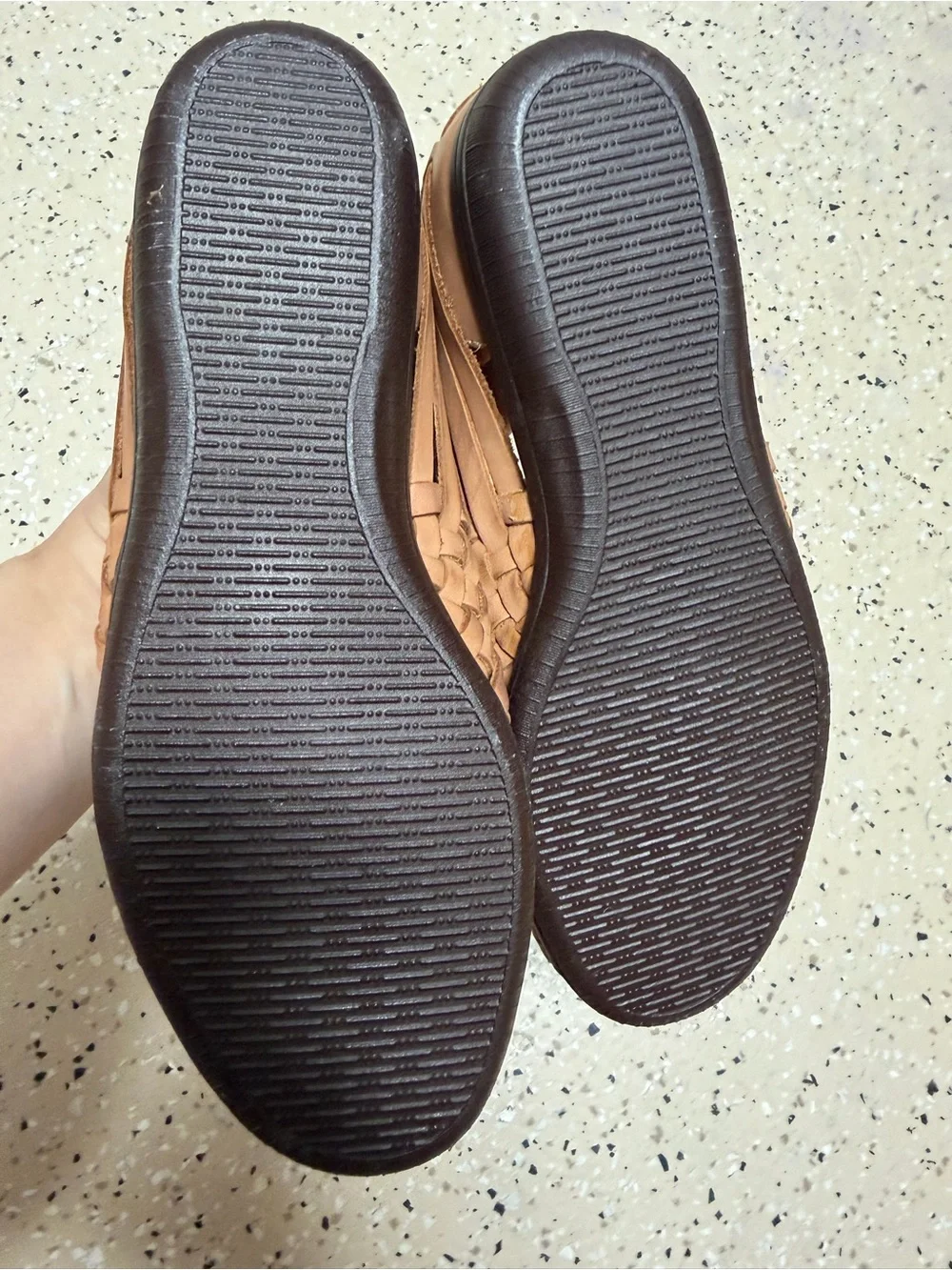 Softspots size 7.5 Tan Brown Leather Woven Huarache Slip-On Flats *Flaw*